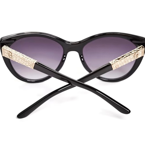Black Guess sunglasses with case - Picture 3 of 3